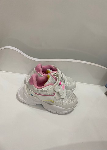 LC Waikiki Kız Çocuk Pembe Renkli Cırt Cırtlı Spor Ayakkabı