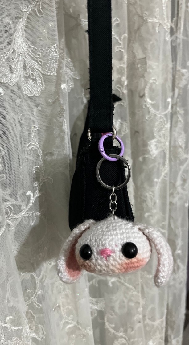 Beyaz Örgü Tavşan Anahtarlık - Görsel 2