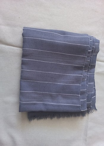 Gri Keten Pileli Kadın Şal - Görsel 2