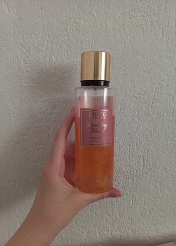 Parlak Altın Kapaklı Kadın Vücut Spreyi - Görsel 3