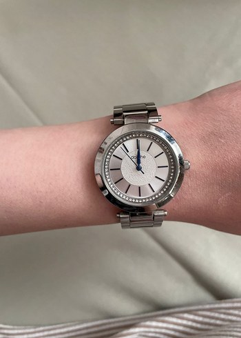 Gri Kadın Kol Saati, Tokalı, Modern Tasarım - Görsel 5