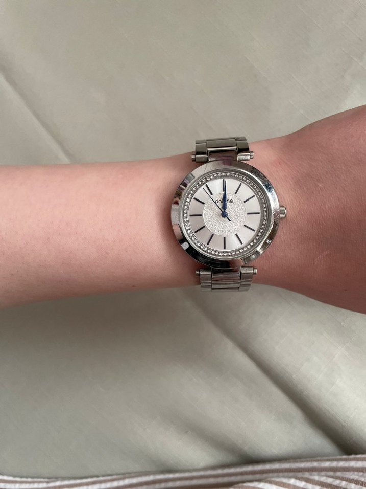 Gri Kadın Kol Saati, Tokalı, Modern Tasarım - Görsel 4