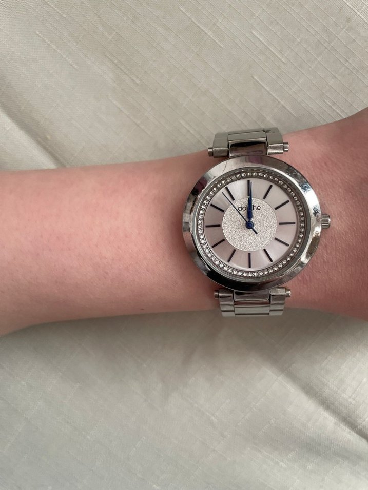 Gri Kadın Kol Saati, Tokalı, Modern Tasarım - Görsel 2