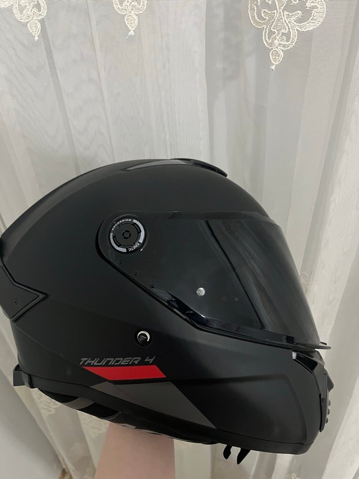 MT Thunder 4SV A1 Siyah Motor Motosiklet Kaskı - Görsel 3