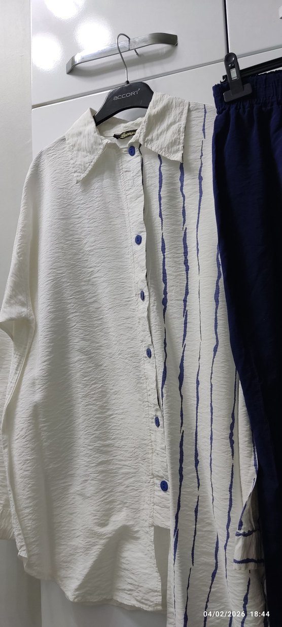 Kadın Beyaz Bağlamalı Desenli Gömlek - Görsel 2