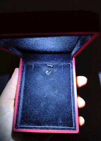 Klasik Elegan  Işıkli Kırmızı Parlak Kadın Bileklik Kutusu - Görsel 2