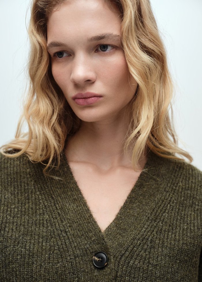 Mango Düğmeli V Yaka Haki Hırka - Görsel 3