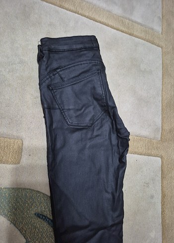 Kadın Siyah Kemerli Dar Kesim Denim Pantolon - Görsel 3