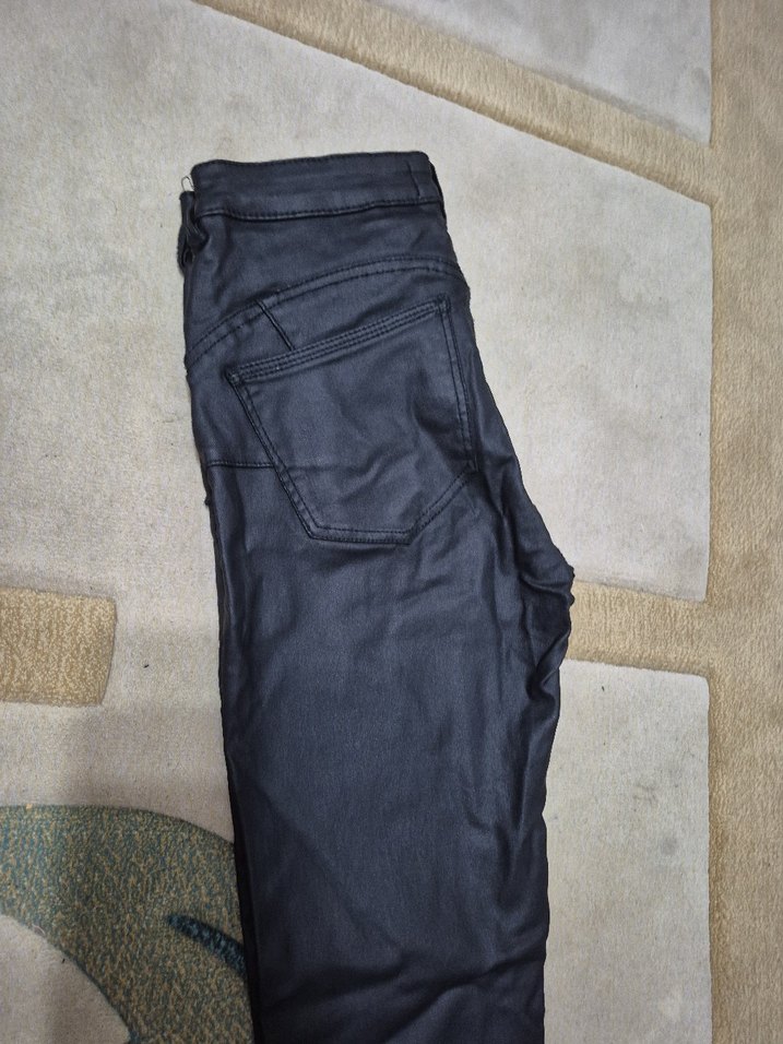 Kadın Siyah Kemerli Dar Kesim Denim Pantolon - Görsel 3