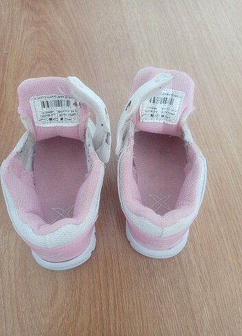 22 Beden beyaz Renk Kinetix spor ayakkabı kız bebek 