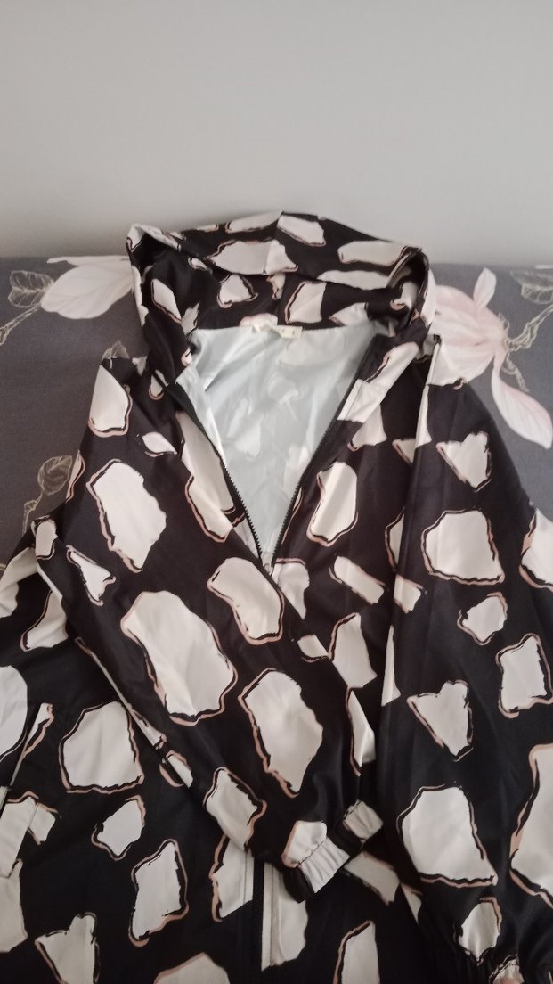 Siyah Beyaz Batik Desenli Uzun Kadın Ceket yağmurluk - Görsel 2