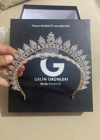 Parlak Altın Renkli Sequinsli Gelin Tacı - Görsel 3