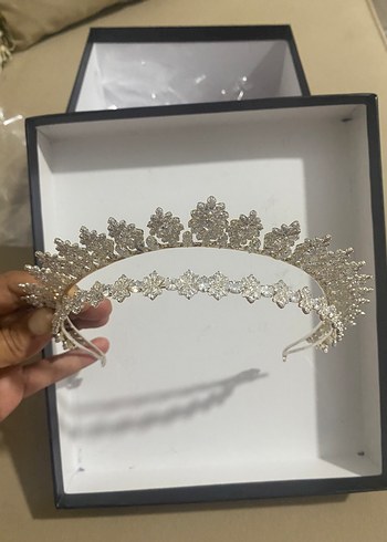 Parlak Altın Renkli Sequinsli Gelin Tacı - Görsel 7