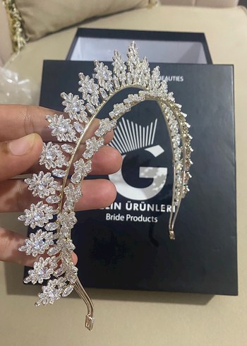 Parlak Altın Renkli Sequinsli Gelin Tacı - Görsel 5