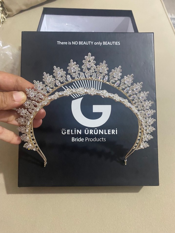 Parlak Altın Renkli Sequinsli Gelin Tacı - Görsel 3