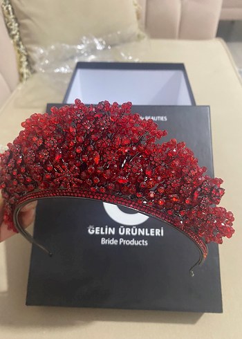 Kırmızı Boncuklu Taç - Görsel 7