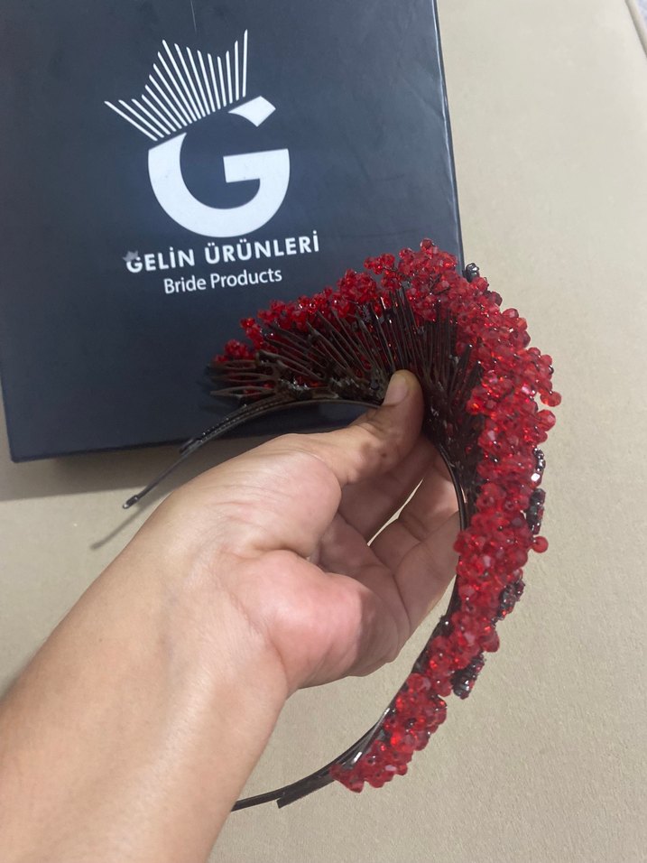 Kırmızı Boncuklu Taç - Görsel 4