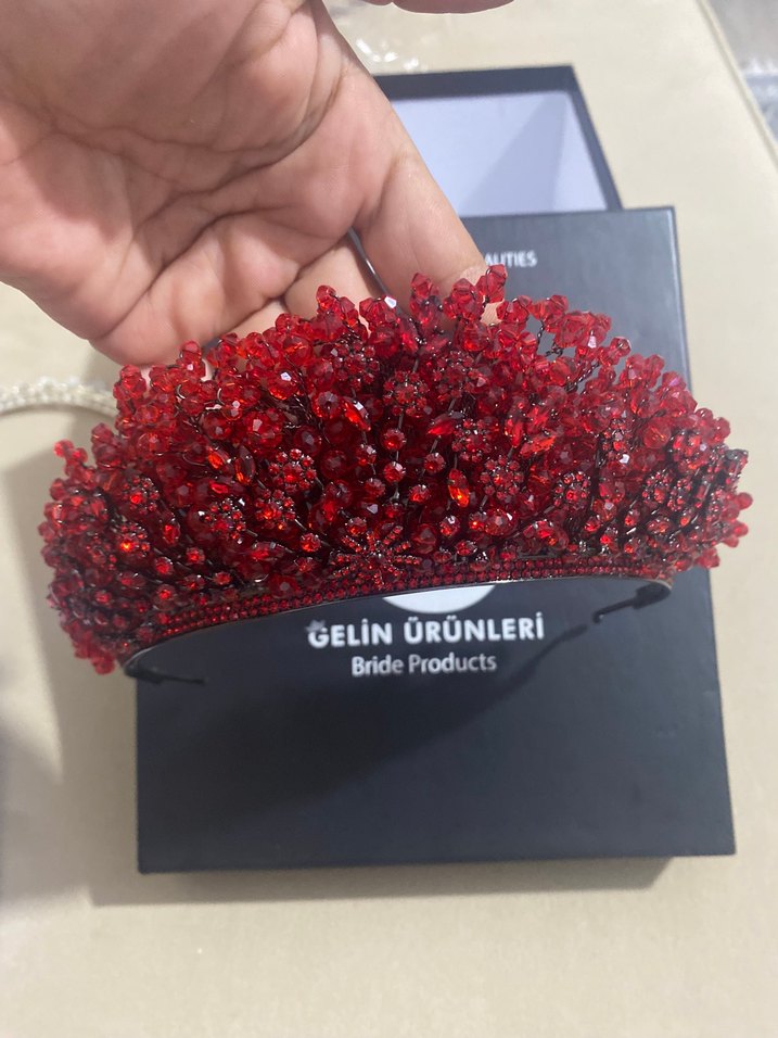 Kırmızı Boncuklu Taç - Görsel 3