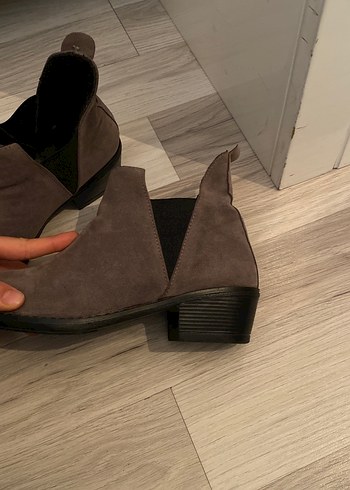 Tokalı Kadın Süet Topuklu Bot - Görsel 3