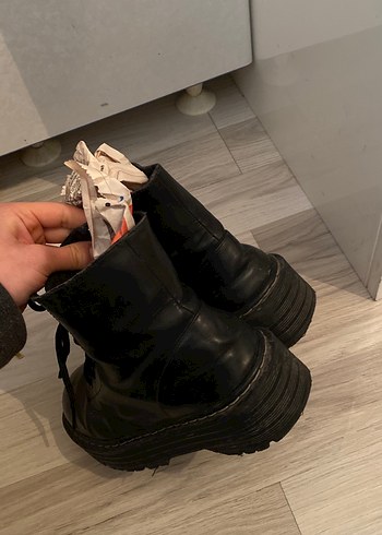 Siyah Deri Platform Topuklu Bağcıklı Bot - Görsel 5