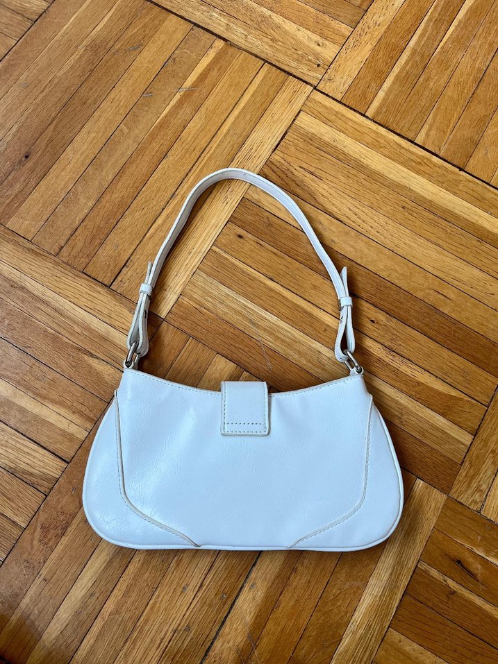 beyaz Deri Tokalı Kadın Çantası - Görsel 3