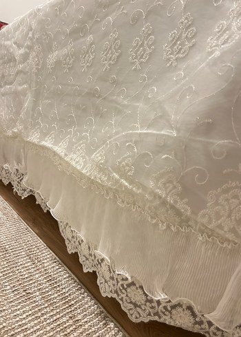 İşlemeli Beyaz Parlak Yatak Örtüsü - Görsel 5