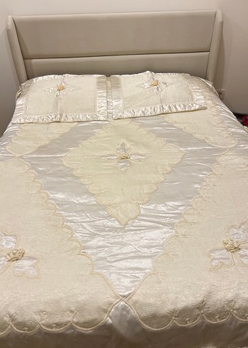 İşlemeli krem bej tonlarında Yatak Örtüsü - Görsel 2