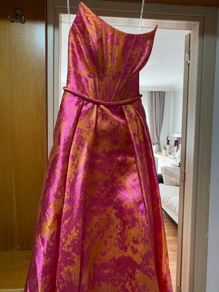 İlmio Pembe Drapeli Uzun Straplez Abiye Elbise - Görsel 4