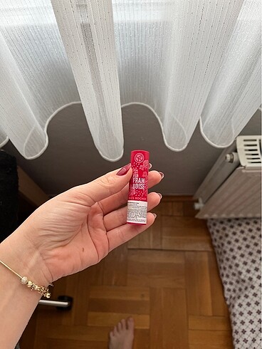 yves rocher dudak nemlendiricisi