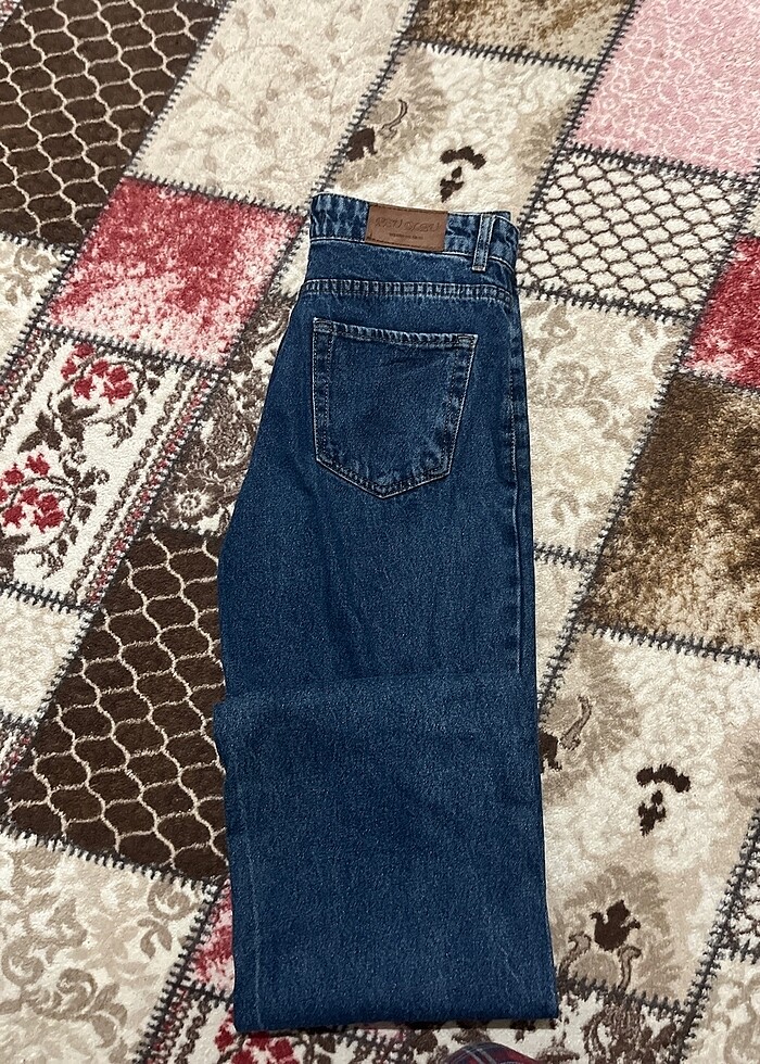 Bol paça yırtık jean - Görsel 4