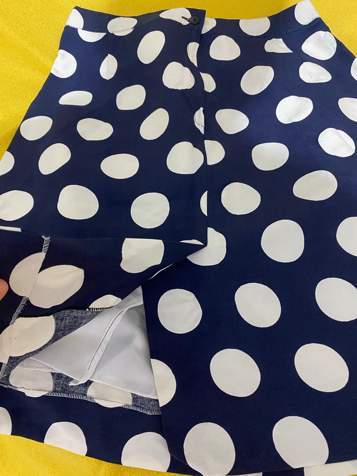 Düğmeli Lacivert Puantiyeli Midi Etek - Görsel 3