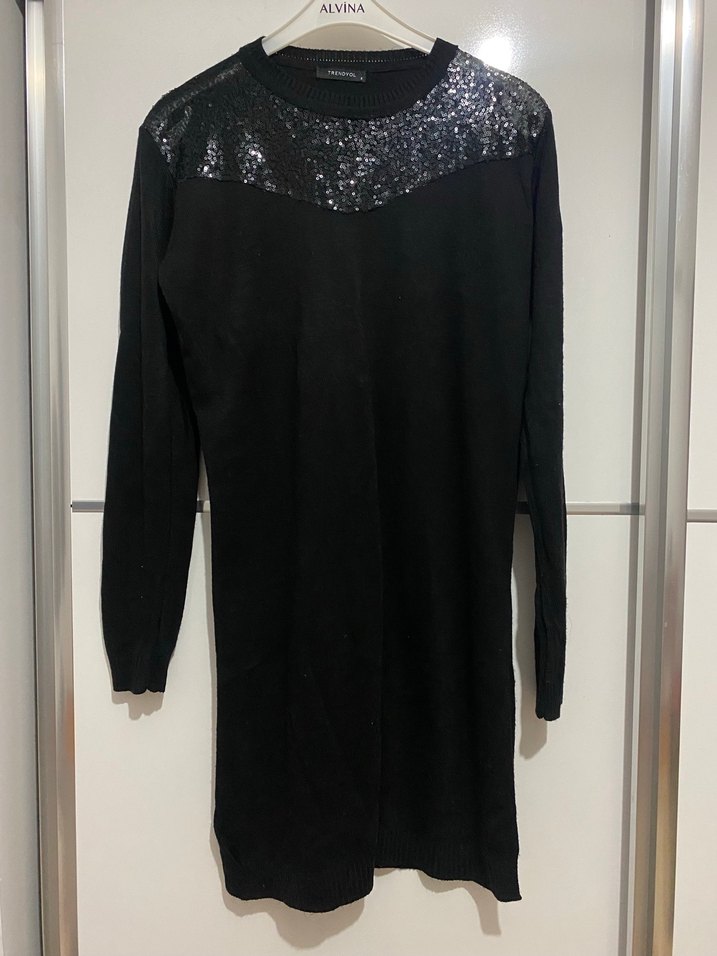 Trendyol Siyah Payet Detaylı Yanlardan Yırtmaçlı Kazak - Görsel 2