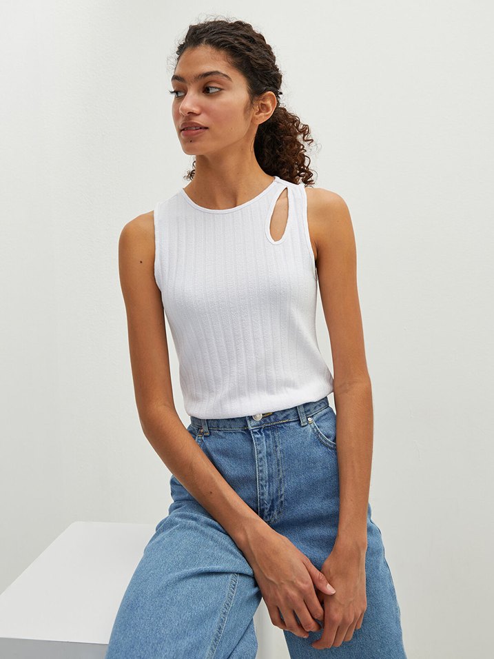 LCW Beyaz Bisiklet Yaka Düz Kolsuz KaşkorseKumaş Kadın Atlet - Görsel 3