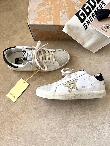 Golden Goose Deluxe Sneaker