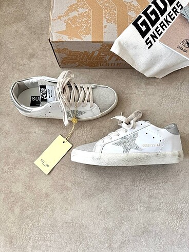 Golden Goose Deluxe Sneaker