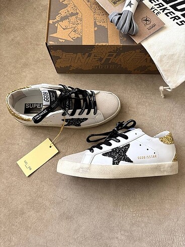 Golden Goose Deluxe Sneaker