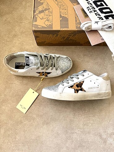 Golden Goose Deluxe Sneaker