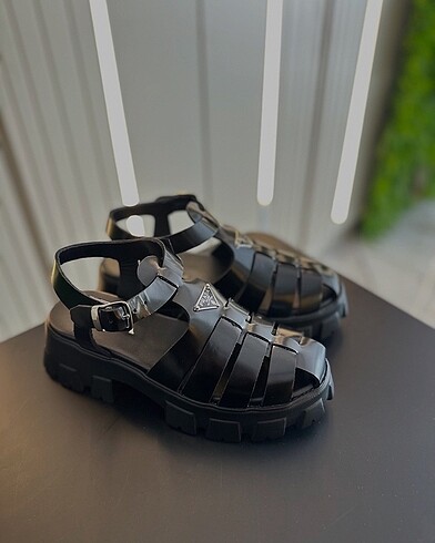 Prada Prada Hakiki Deri Sandalet