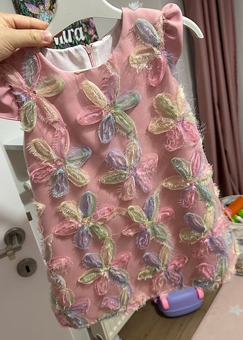 Kız Çocuk Pembe Nakışlı Fırfırlı Elbise - Görsel 2