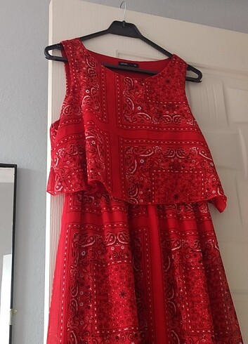Defacto Kırmızı uzun şifon elbise 3 4 kez giyilmistir 