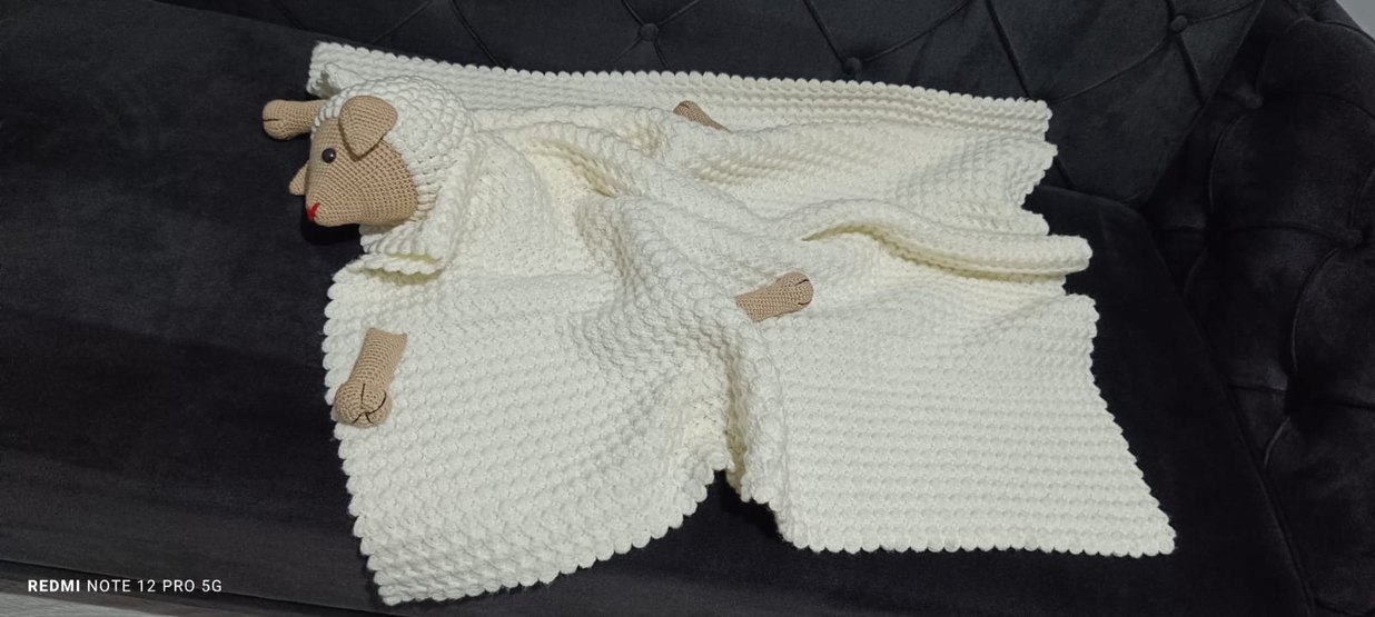 Amigurumi Kuzu Başlıklı Örgü Bebek Battaniyesi - Görsel 4