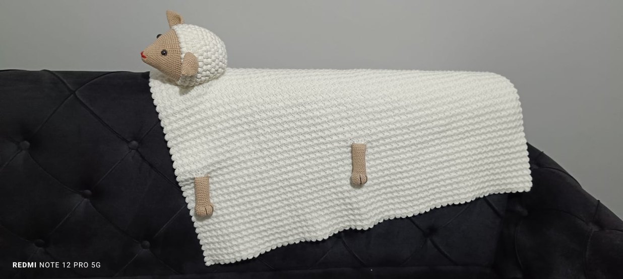 Amigurumi Kuzu Başlıklı Örgü Bebek Battaniyesi - Görsel 3