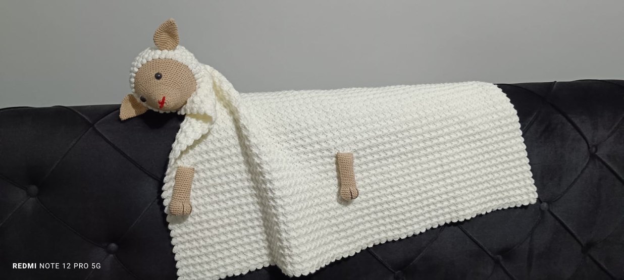 Amigurumi Kuzu Başlıklı Örgü Bebek Battaniyesi - Görsel 2