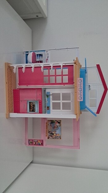 Barbie evi