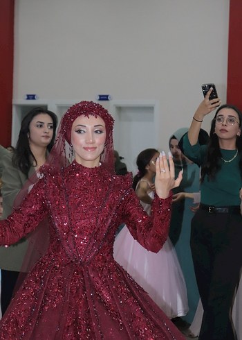 Bordo kınalık abiye tesettür - Görsel 12