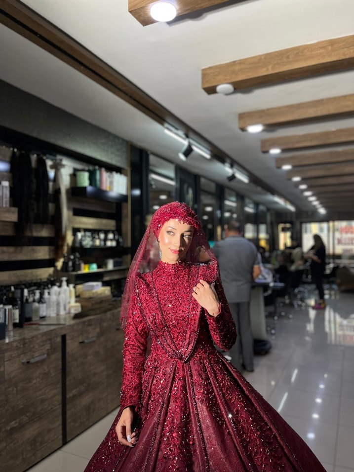 Bordo kınalık abiye tesettür - Görsel 5