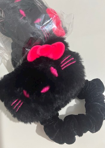 Pembe Detaylı Siyah Peluş toka