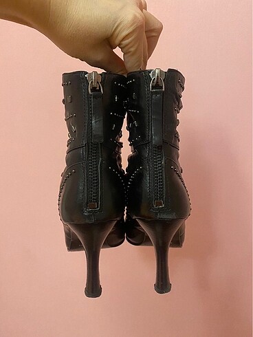 36 Beden siyah Renk Nine West Siyah Zımbalı Bot