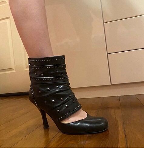 Nine West Siyah Zımbalı Bot