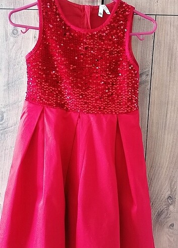 Defacto, 7,8 yaş, kırmızı payetli elbise. 